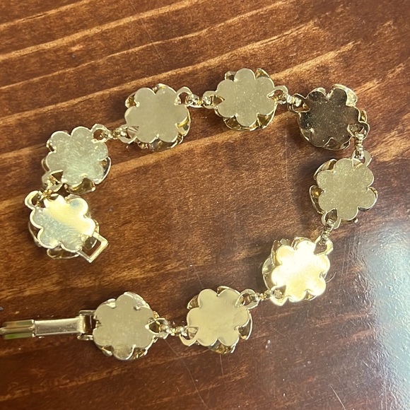 BEAUTIFUL ROSE BLOOMS GOLD BRACELET - Picture 9 of 10